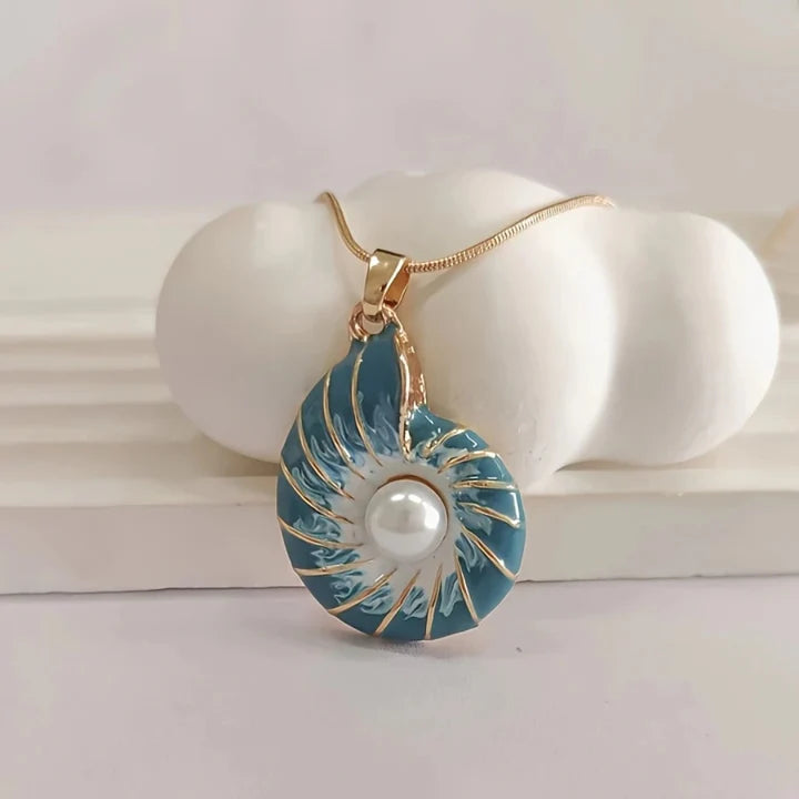 Collar Concha Azul con Perla Vintage