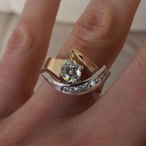 Anillo Vintage Irregular en Oro y Plata con Circonitas