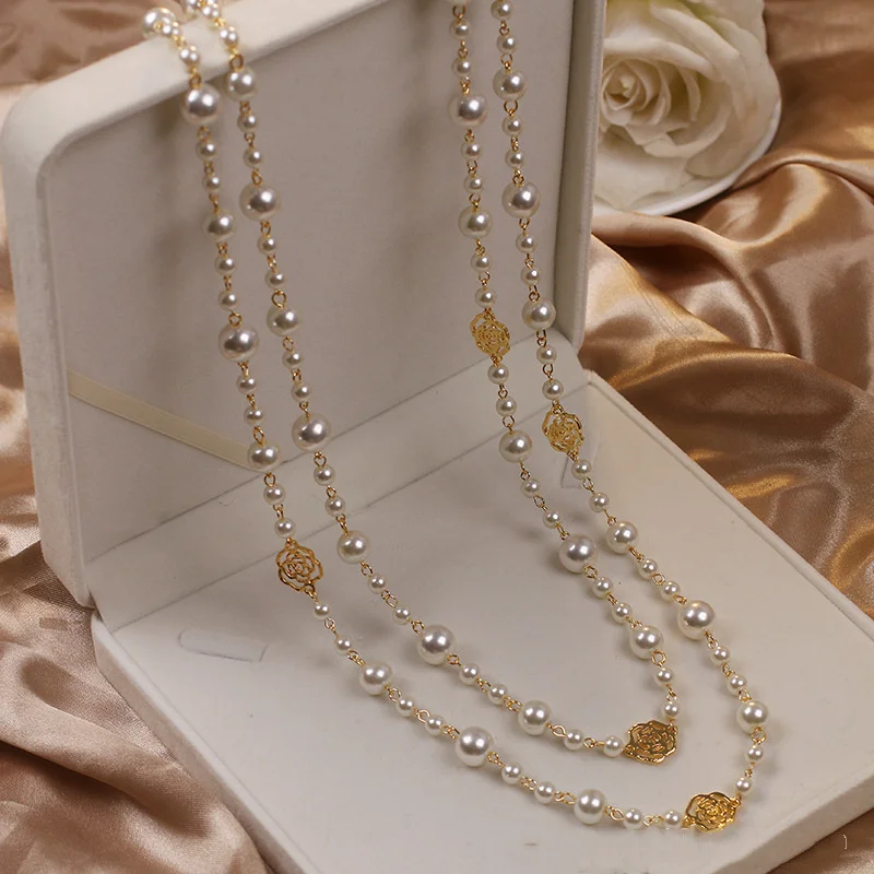 Collar Elegante Multicapa con Perlas en Oro