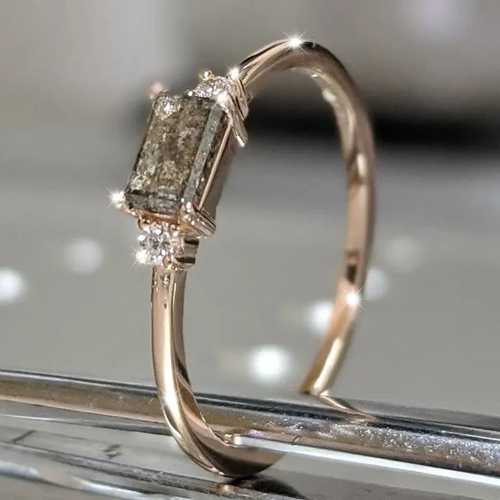 Anillo Rectangular Cristalino Vintage Dorado