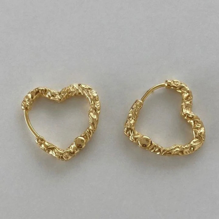Pendientes Forjados de Corazón Dorado