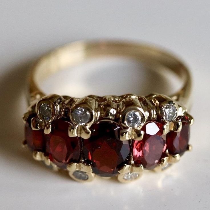 Anillo Granate con Cristales Vintage