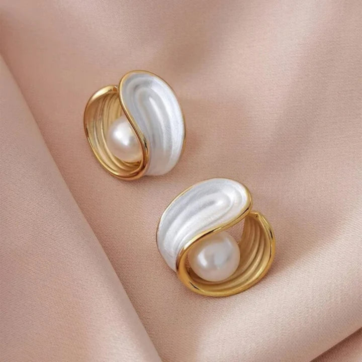 Pendientes Elegantes de Ópalo Blanco con Perla en Oro