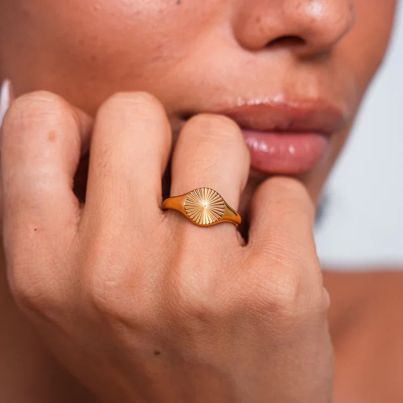 Anillo Sello Solar en Oro