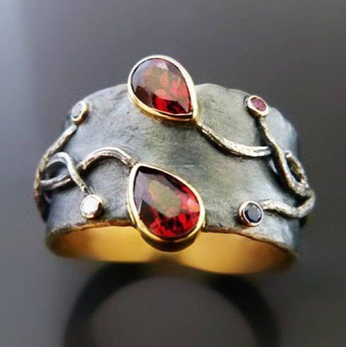 Anillo Gota de Cristal Roja en Plata Vintage