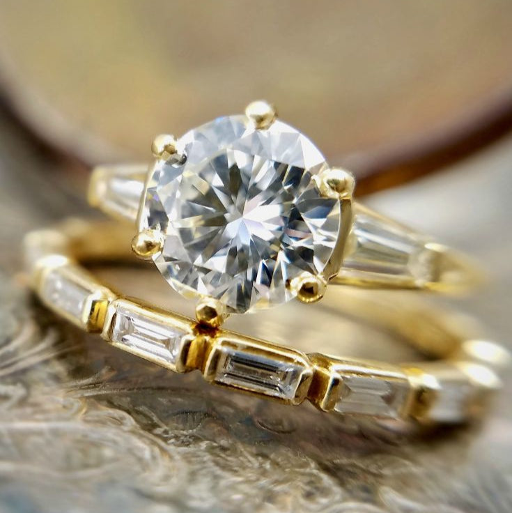 Set Exquisito de Anillos Dorados con Cristal Vintage