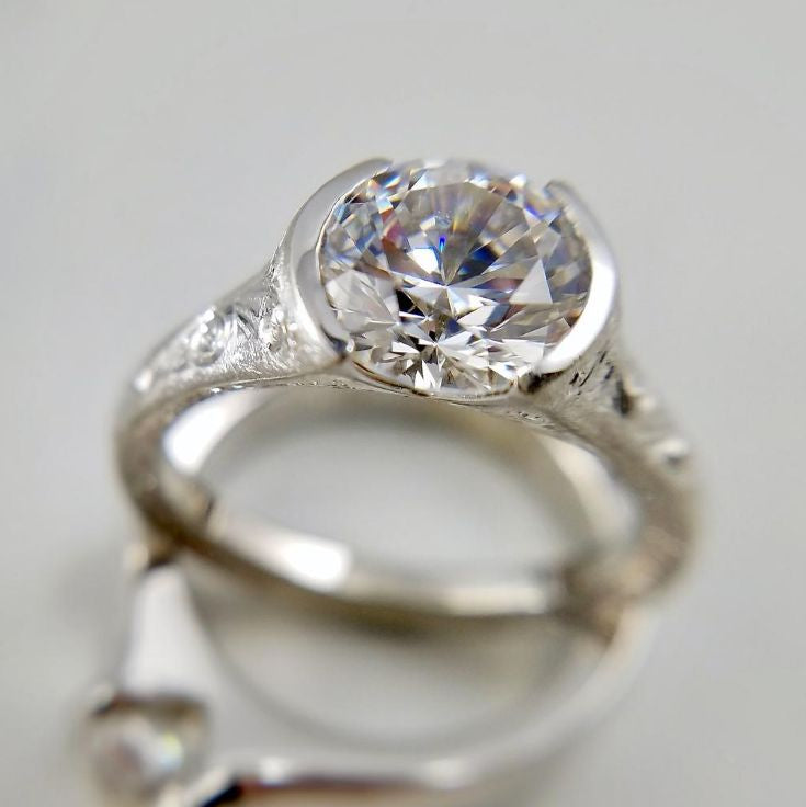 Anillo Exquisito con Cristal Blanco Plateado Vintage