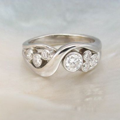 Anillo Espiral Vintage Brillante en Plata