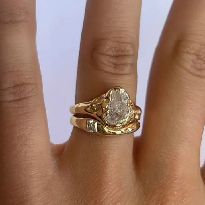 Anillo Multicapa Forjado con Cristal