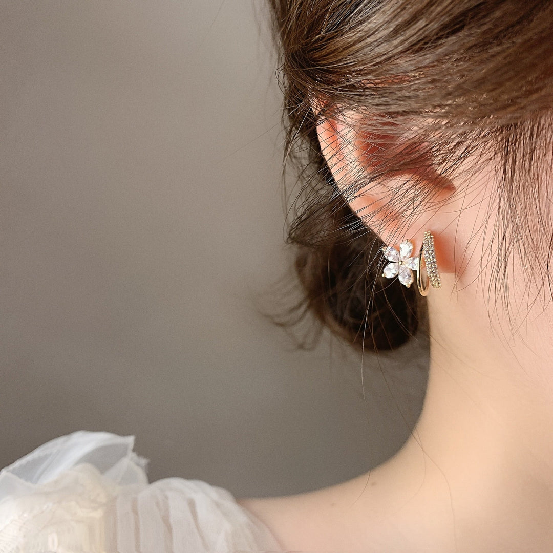 Pendientes Florales con Circonitas en Oro