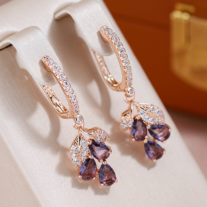 Pendientes Elegantes con Cristales Granates en Oro