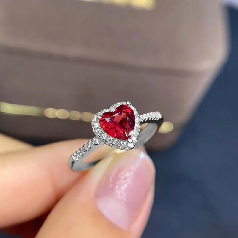 Anillo Brillante de Corazón Rojo