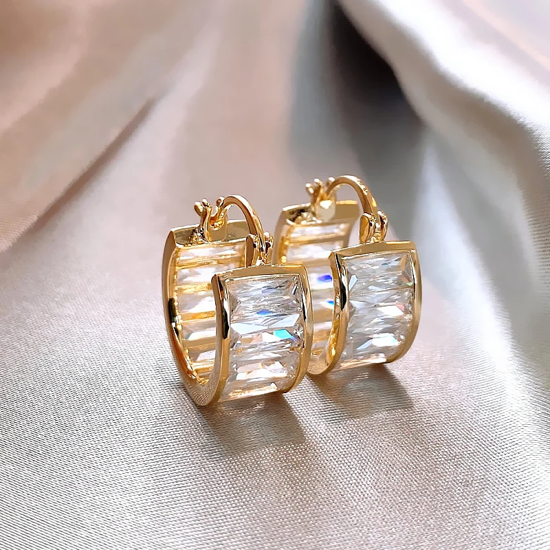 Elegantes Pendientes de Oro con Cristal Blanco