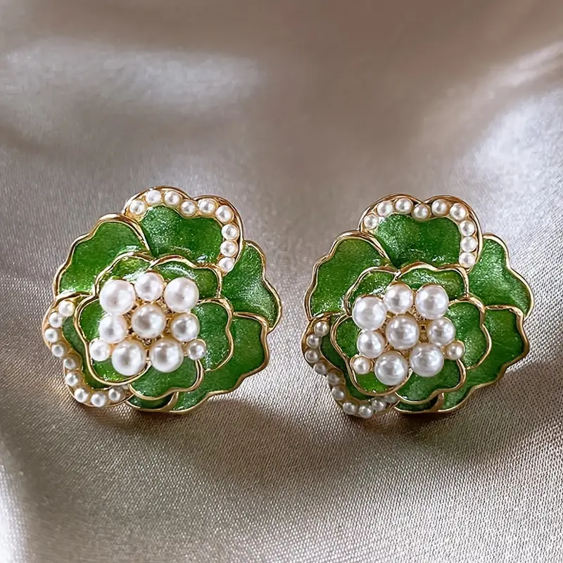 Pendientes Esmalte Verde con Perlas Elegantes