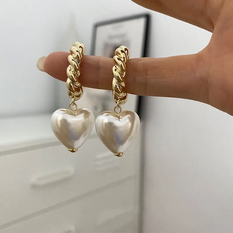 Pendientes Corazón de Perla Elegante